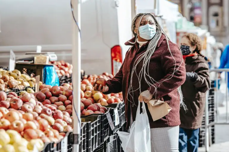 how to get rid of fruit flies - woman choosing fruits on market